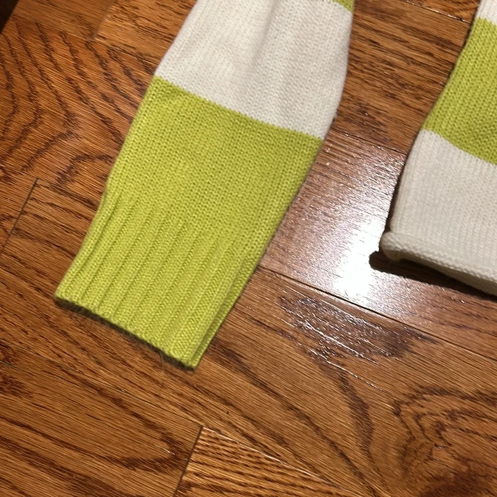 Sweater - Picture 3 of 11